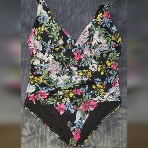 Sz 3x 24/26 almost New! Worn 30 minutes! Swimsuit